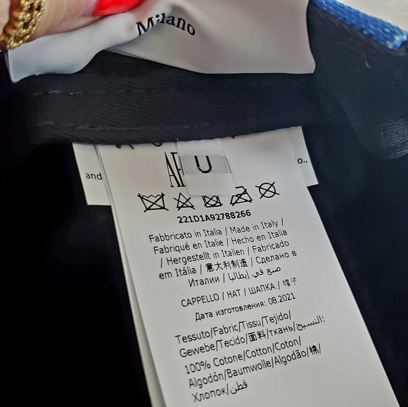 Moschino" Tony the Tiger" cap ,hat Italy,new in box adjusts unisex /tags +699 - Picture 7 of 12